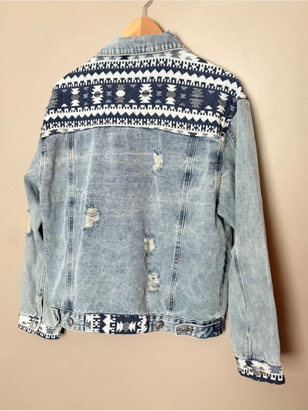 POL Clothing Distressed Denim Trucker Jacket Southwest Aztec Heart sz M - Picture 3 of 12